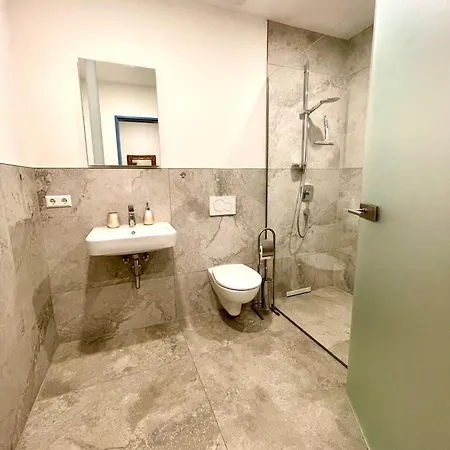 Neu Grosse Einzimmerwohnung Im Zentrum Goldstadt Pforzheim Schloessle Exterior photo