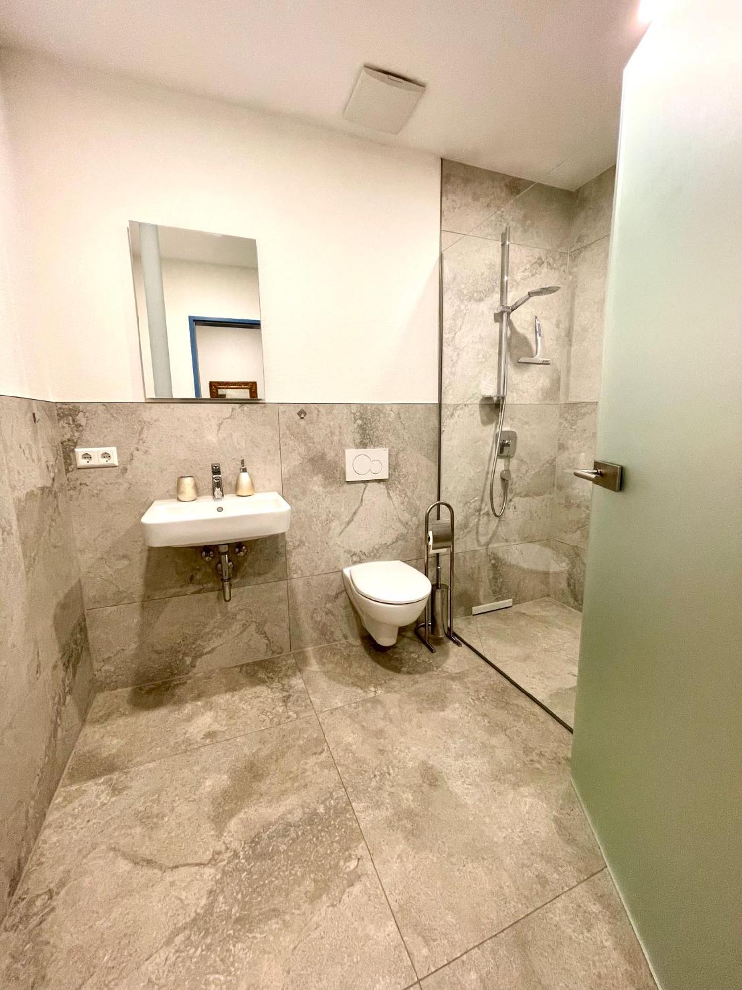 Neu Grosse Einzimmerwohnung Im Zentrum Goldstadt Schloessle Apartment