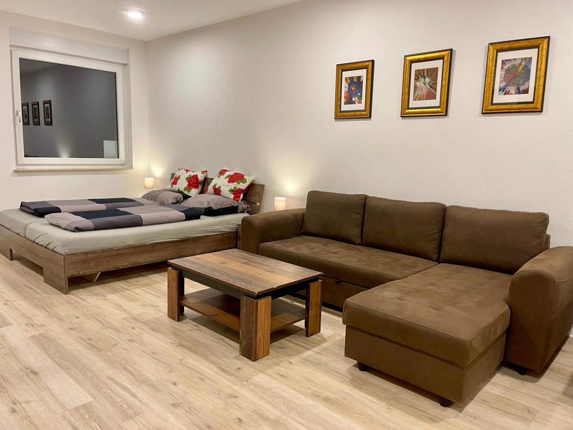 Apartment Neu Grosse Einzimmerwohnung Im Zentrum Goldstadt Schloessle