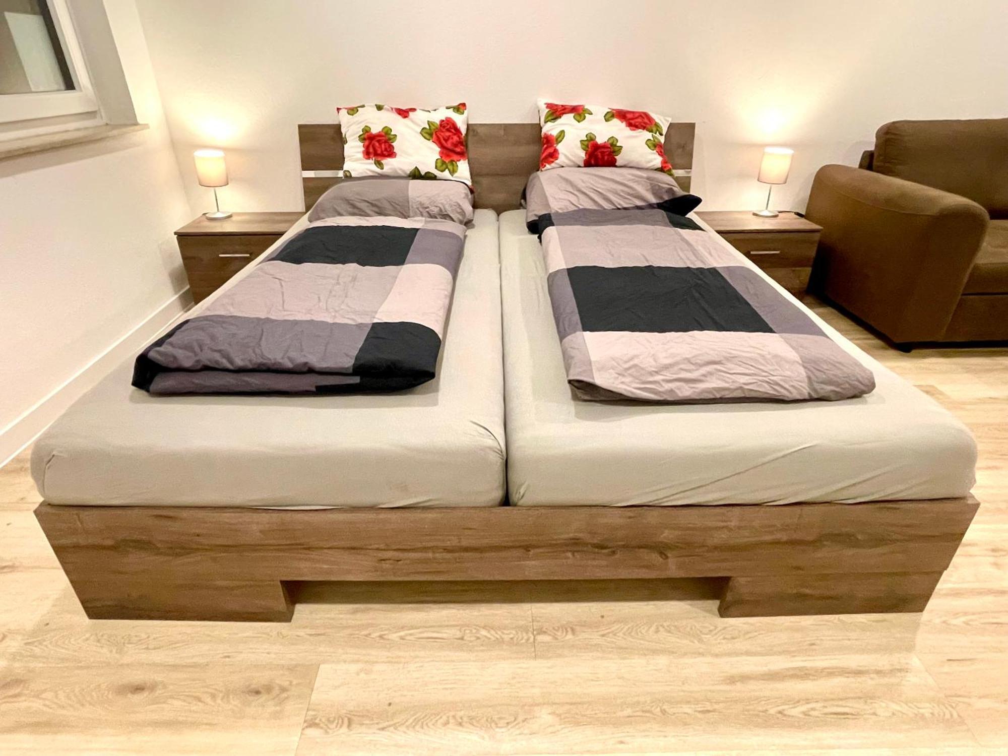Apartment Neu Grosse Einzimmerwohnung Im Zentrum Goldstadt Schloessle *