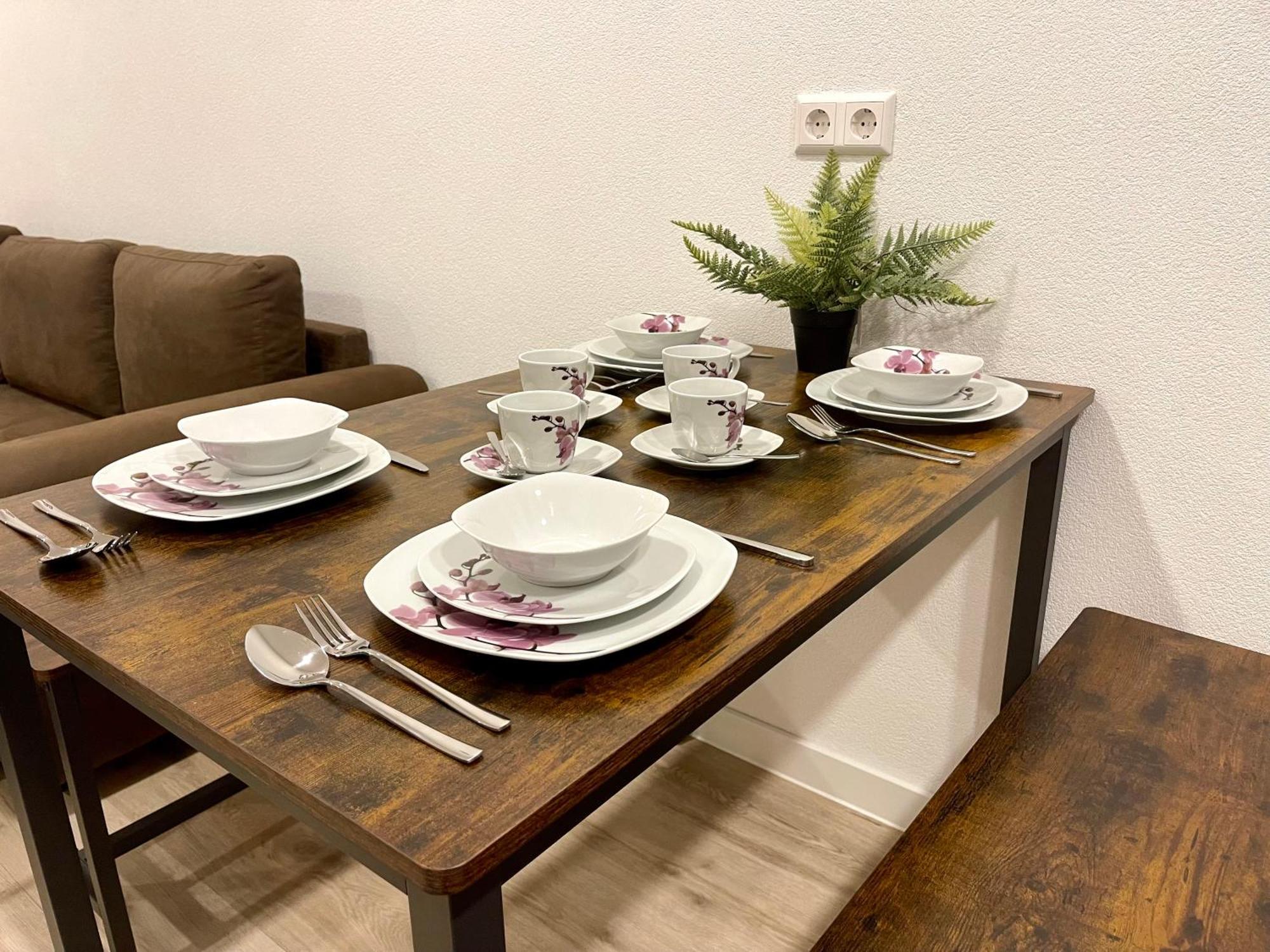 Apartment Neu Grosse Einzimmerwohnung Im Zentrum Goldstadt Schloessle *