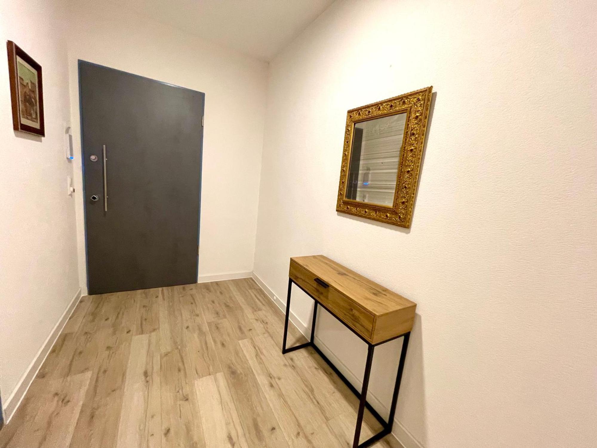 Neu Grosse Einzimmerwohnung Im Zentrum Goldstadt Schloessle Apartment