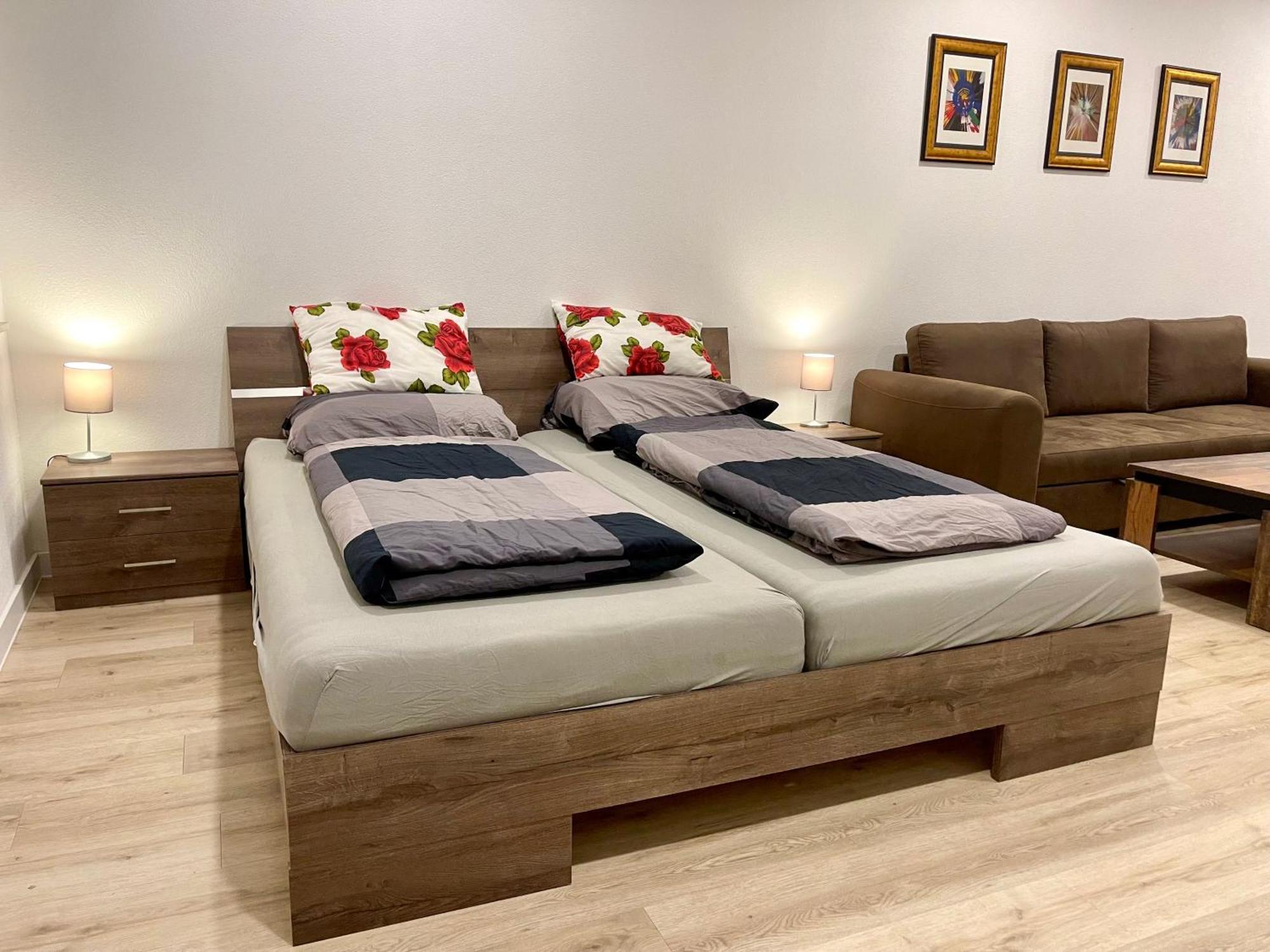 Apartment Neu Grosse Einzimmerwohnung Im Zentrum Goldstadt Schloessle