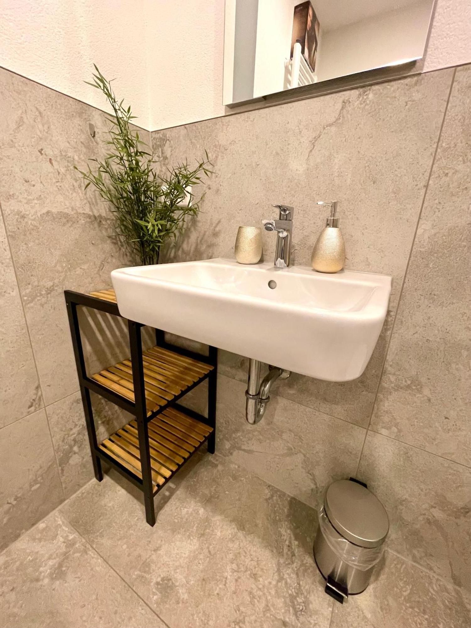 Neu Grosse Einzimmerwohnung Im Zentrum Goldstadt Schloessle Apartment